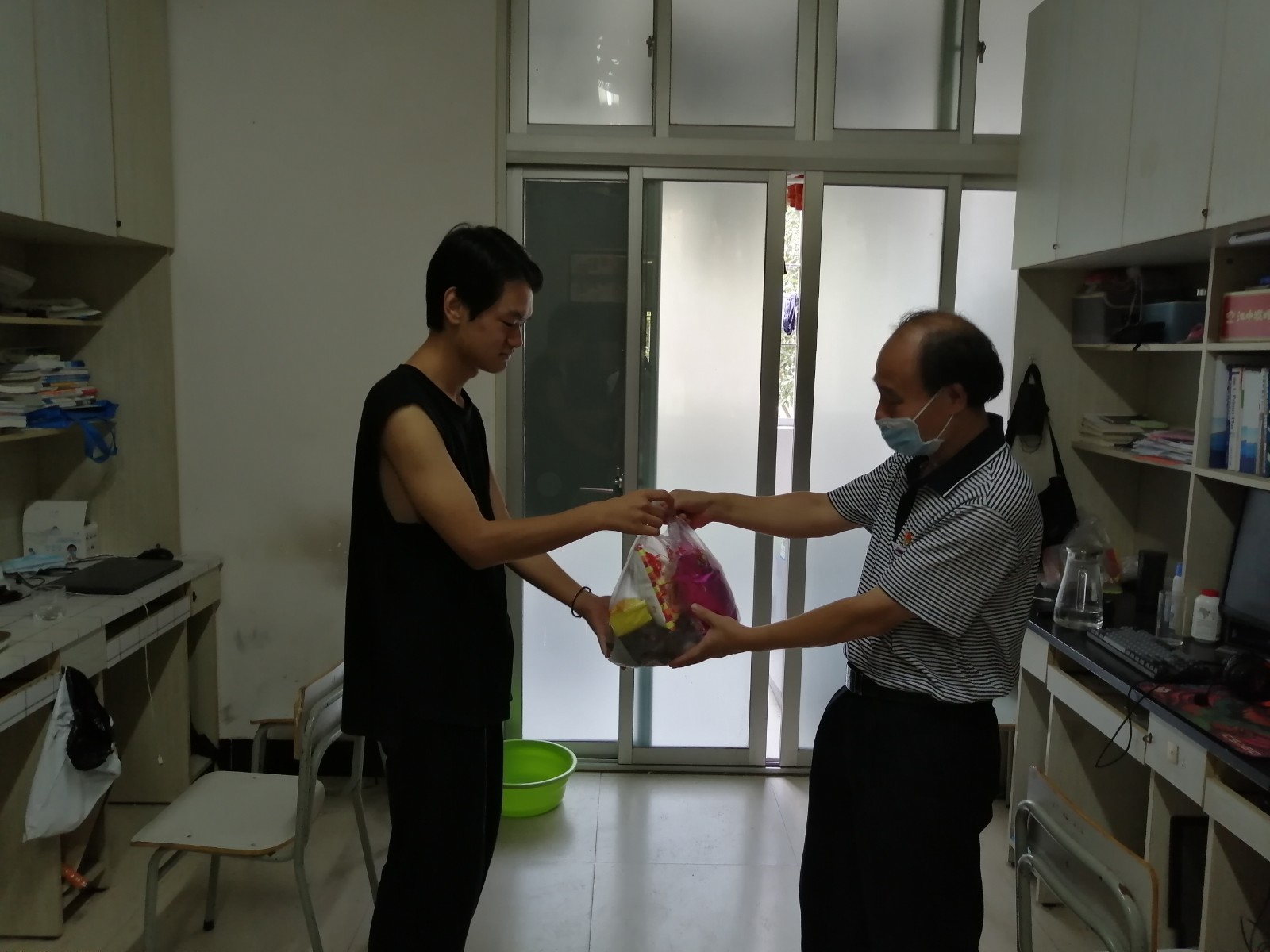 19号楼107宿舍18电子商务班秦陈磊(1).jpg