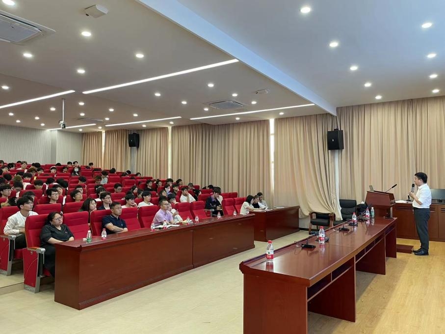 中国国际“互联网+”大学生创新创业大赛赛事解读2.jpeg 中国国际“互联网+”大学生创新创业大赛赛事解读2.jpeg
