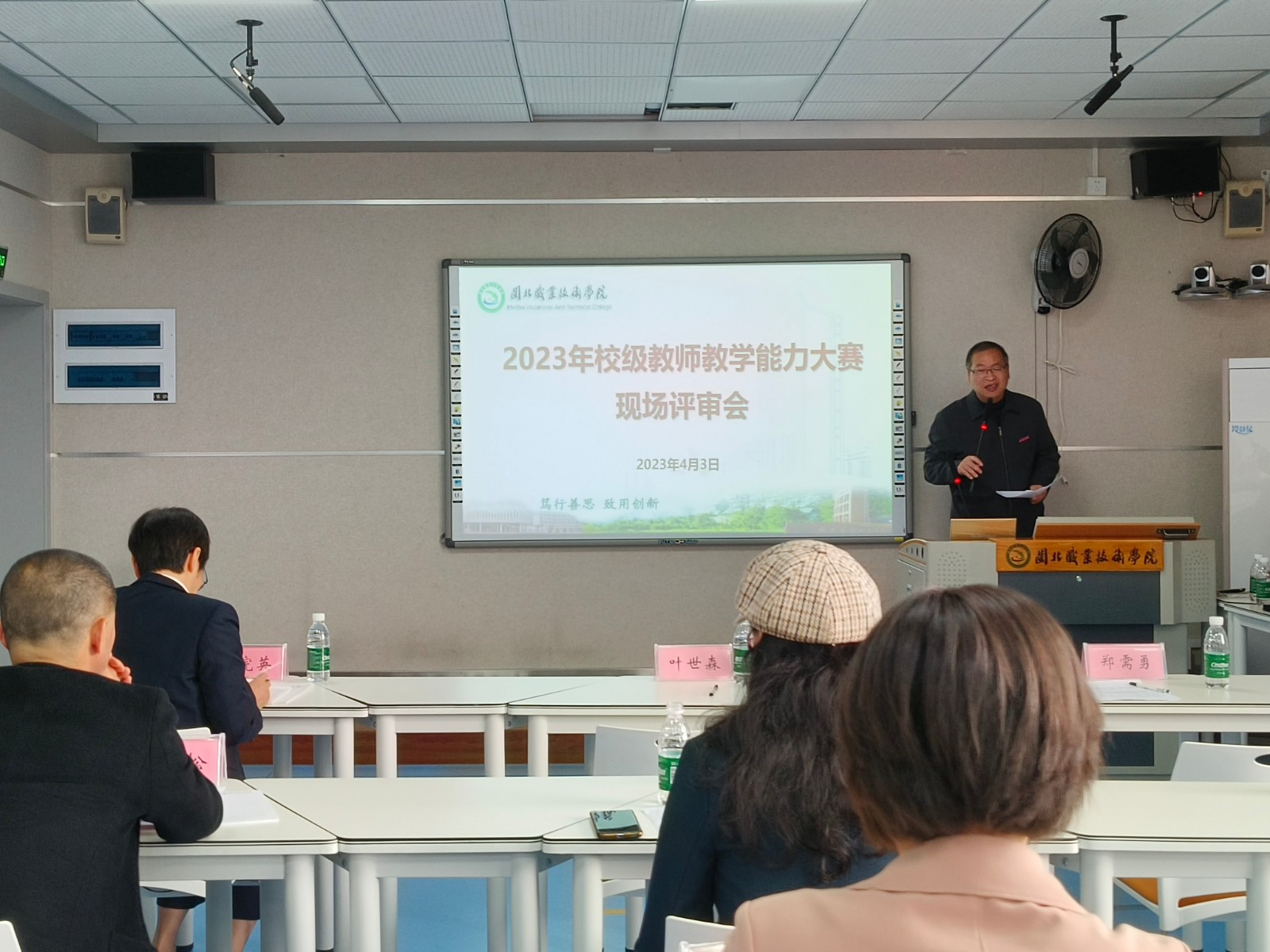 郑需勇.jpg 郑需勇.jpg
