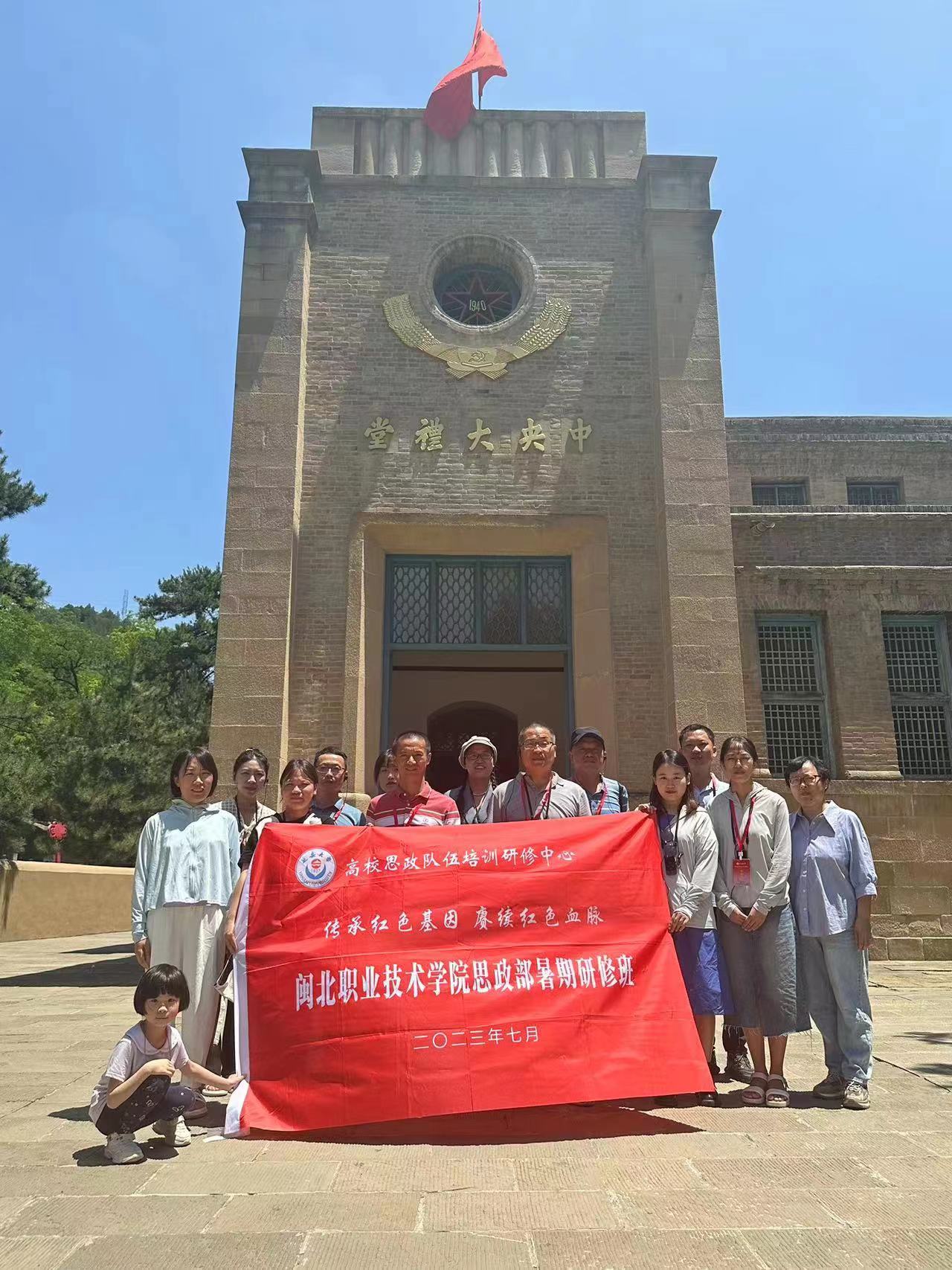 七大礼堂合照.jpg