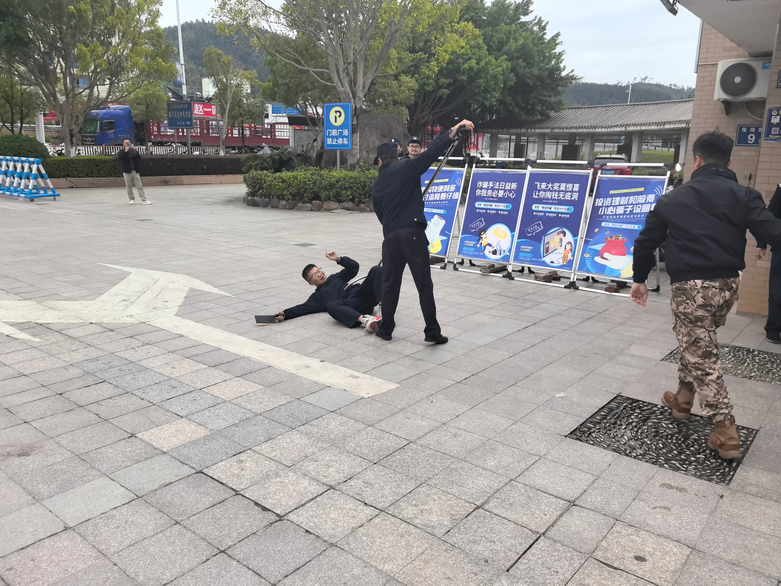 4.jpg 4.jpg