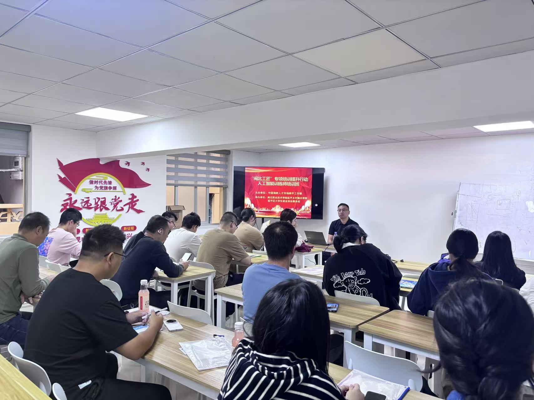 微信图片_20251112094439_150_118.jpg 微信图片_20251112094439_150_118.jpg