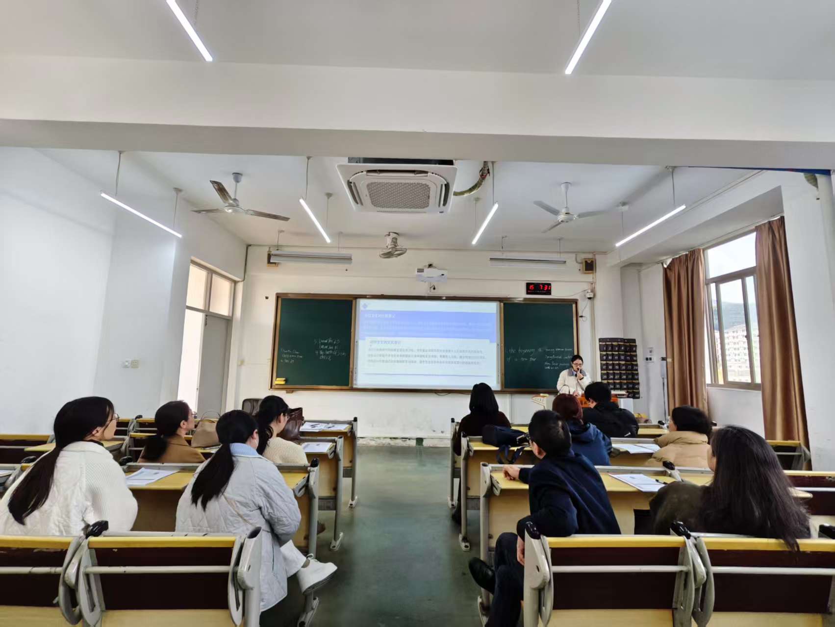 陈静-评课2.jpg 陈静-评课2.jpg