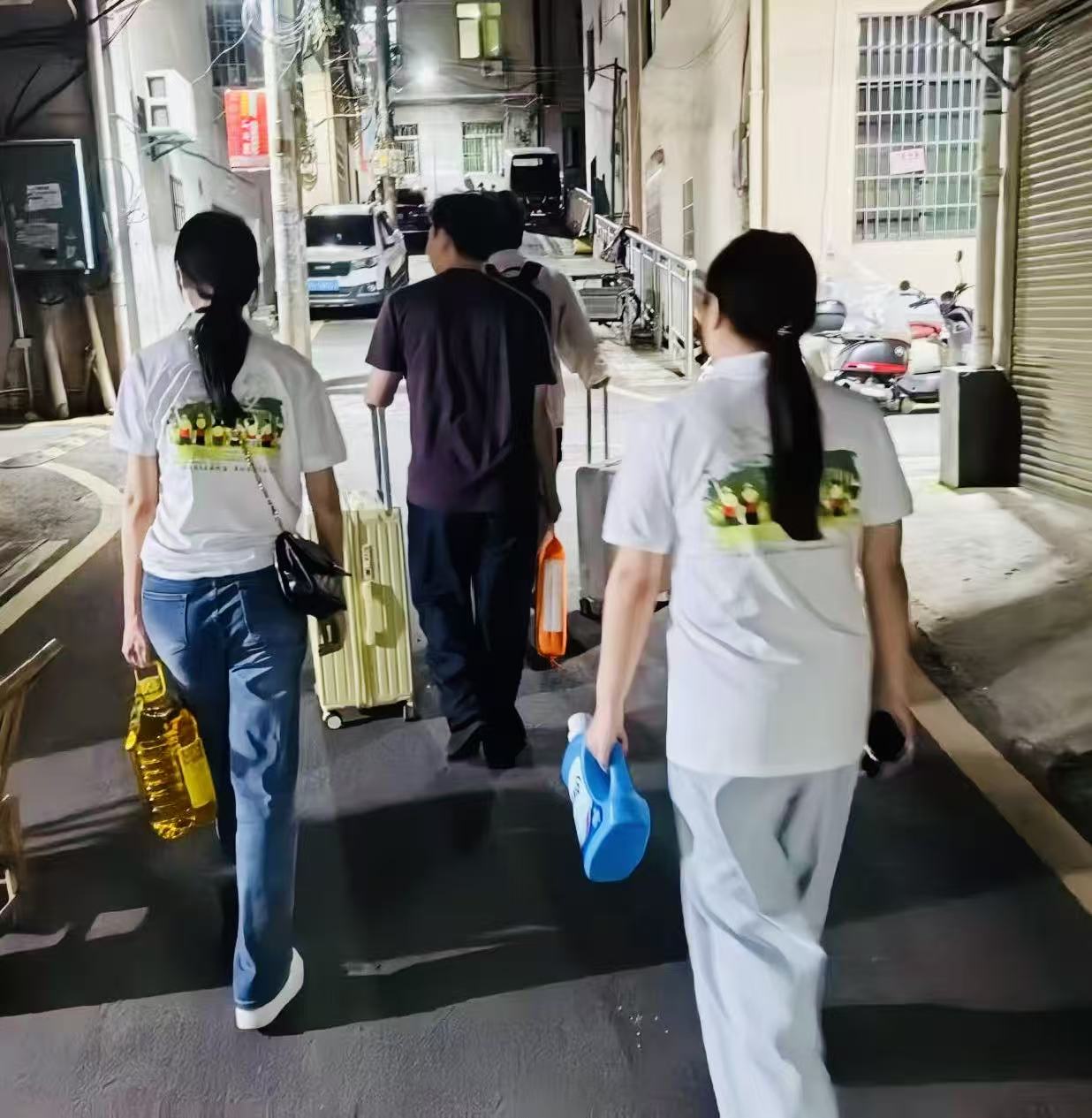 设管系送行李.jpg